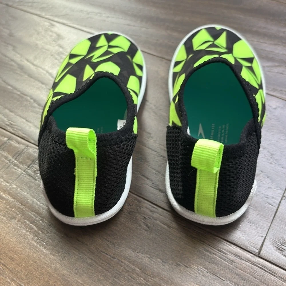 Speedo UV Protection water shoes, the original surf walker,pull tab, rubber sole